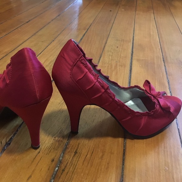 Size 7 sexy red heels - Picture 5 of 5
