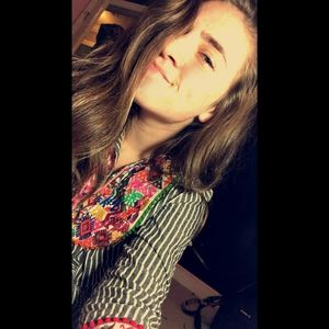 Meet your Posher, Alexia