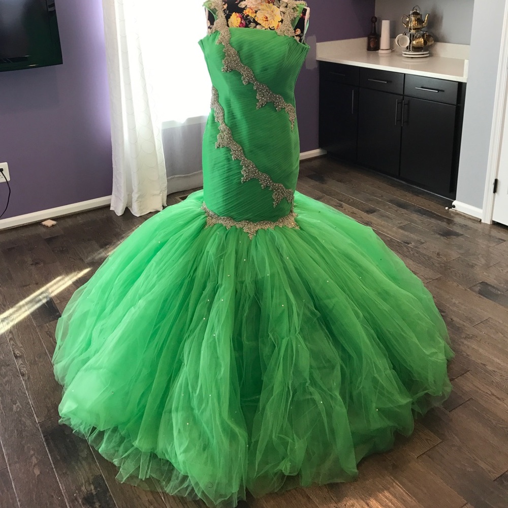 GREEN PROM AND SPECIAL OCCASION PARTY DRESSES