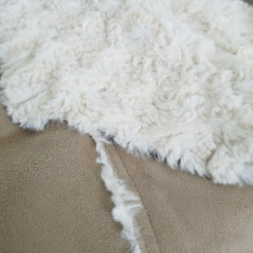 NWOT GUESS Faux suede and shearling vest - Picture 7 of 7
