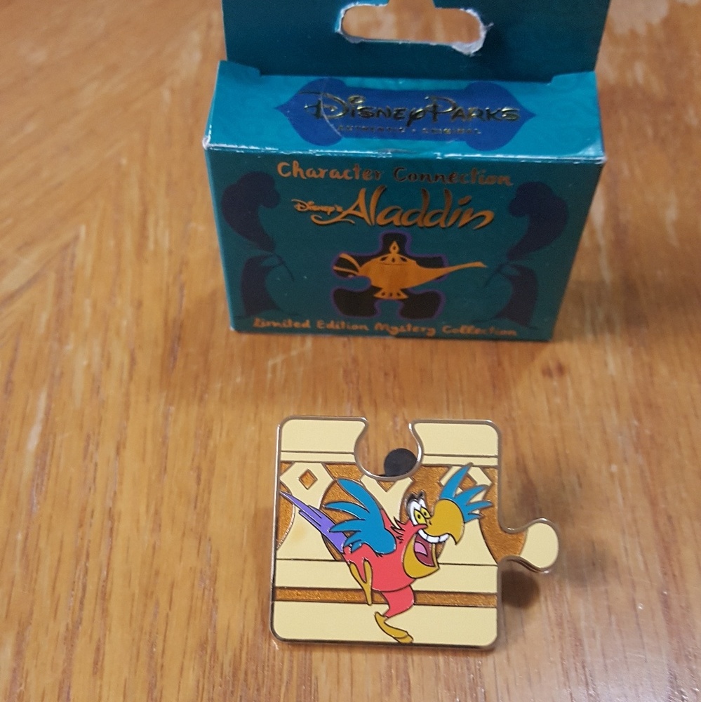 Disney Aladdin puzzle pin, Bird