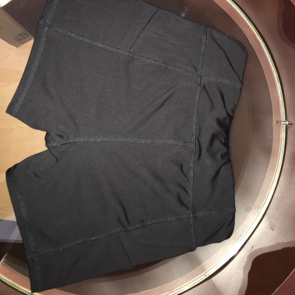 Exercise shorts - Picture 2 of 3