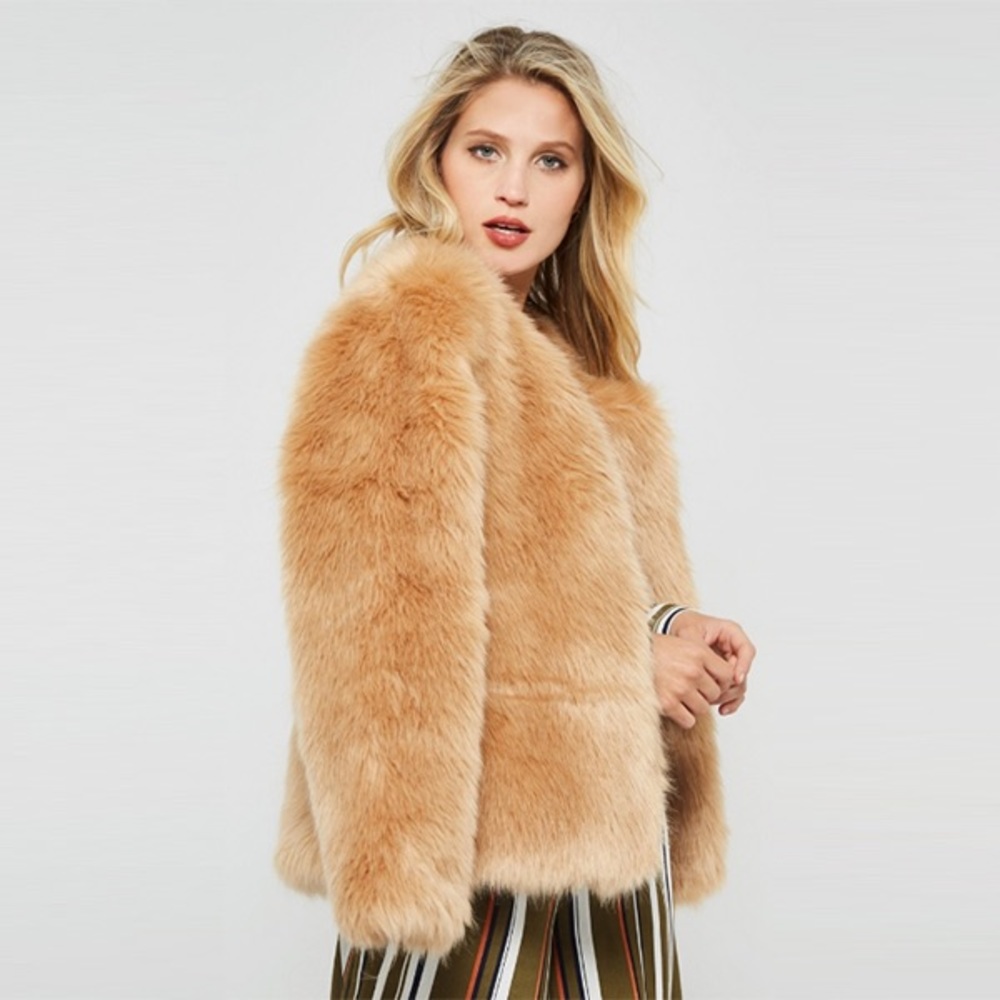 Pre-order. Well fitted vegan fur jacket - Tan