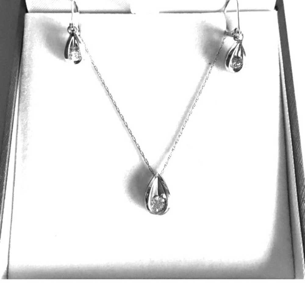 14K White Gold Diamond Teardrop Pendant w/earrings