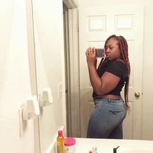 Meet your Posher, Alexis