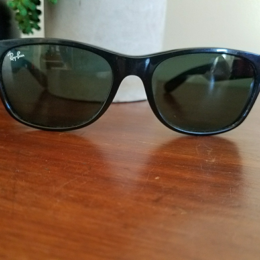 Ray-Ban wayfarer black sunglasses