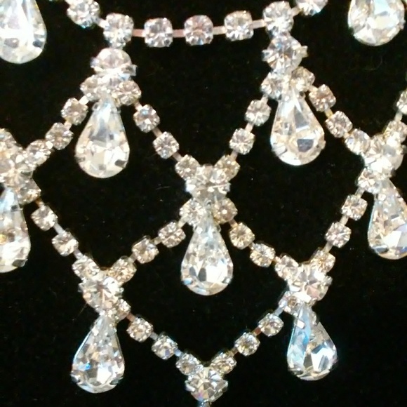 Beautiful formal necklace - Picture 3 of 6
