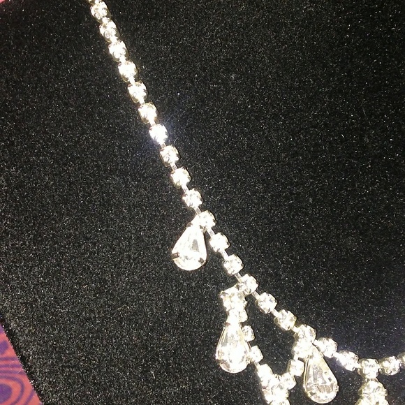 Beautiful formal necklace - Picture 4 of 6