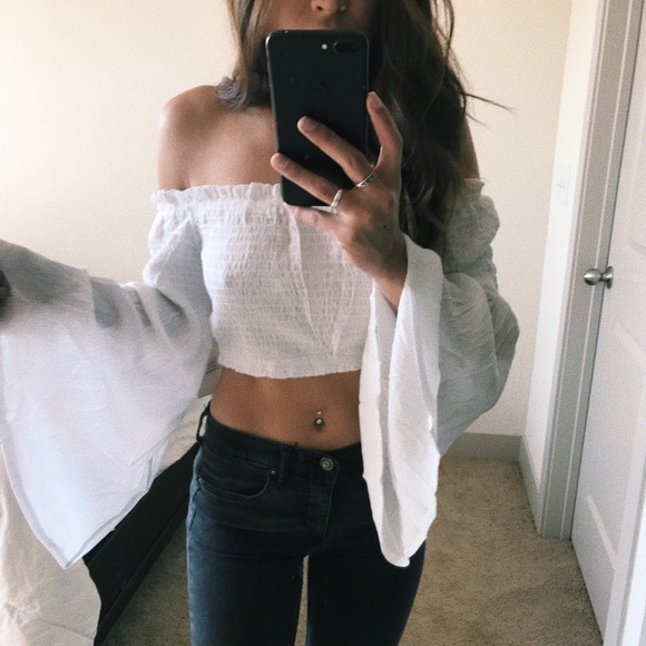 sadie&sage // off the shoulder bell sleeve // top - Picture 3 of 4