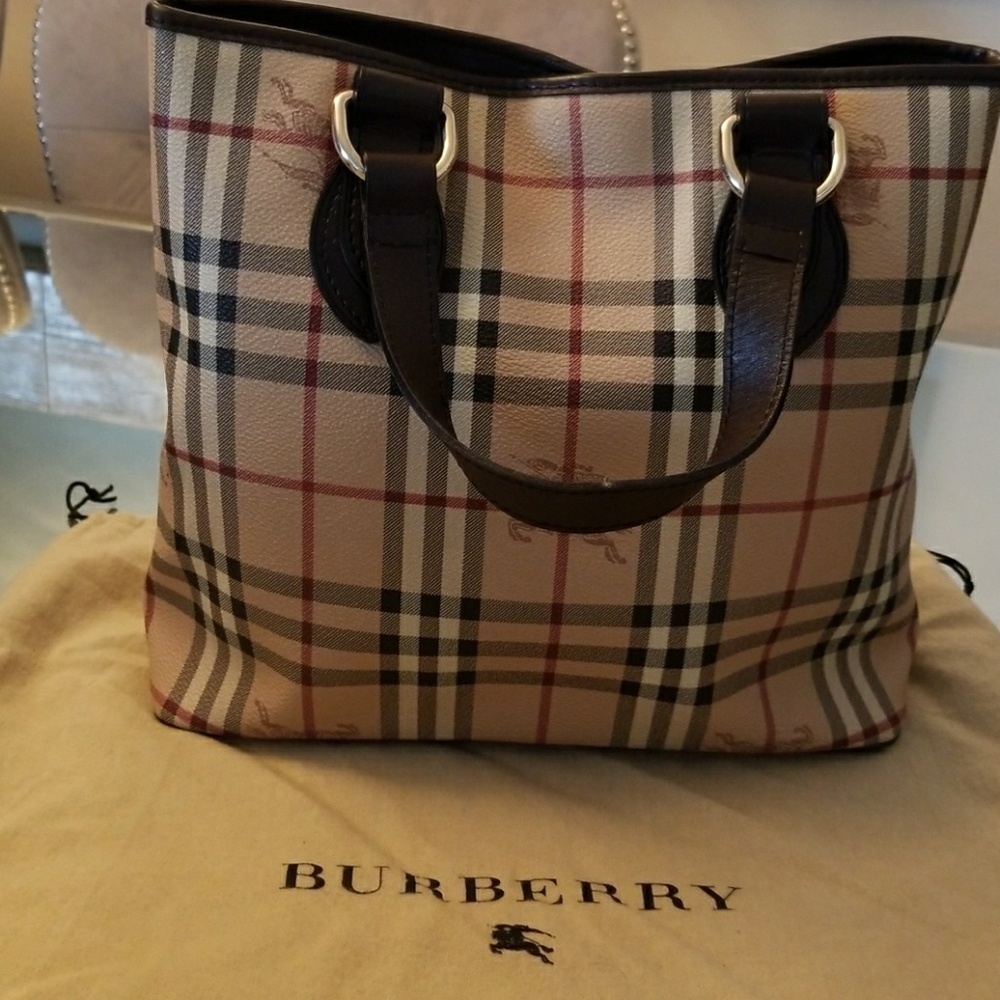 Burberry Purse Never used