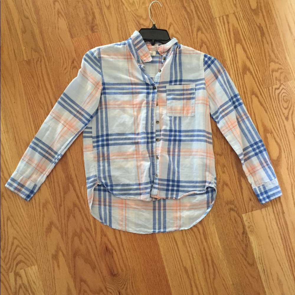 H&M blue paid button down shirt. Size 4.