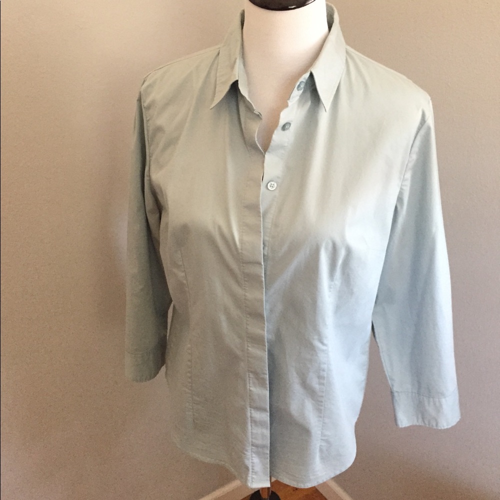 New York & Company Fitted button up