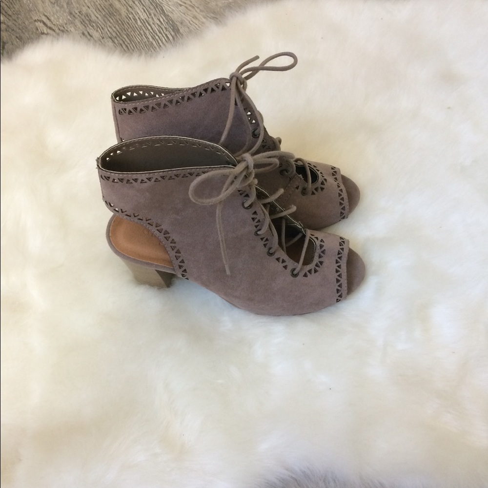 Beautiful shoes size 6