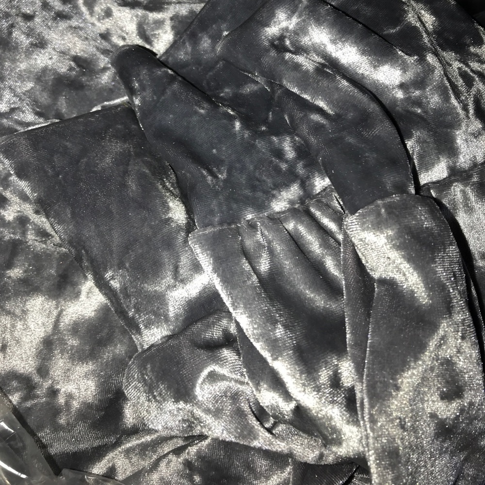 🎉SALE🎉✨ Crushed Velvet Set✨ - Picture 5 of 7