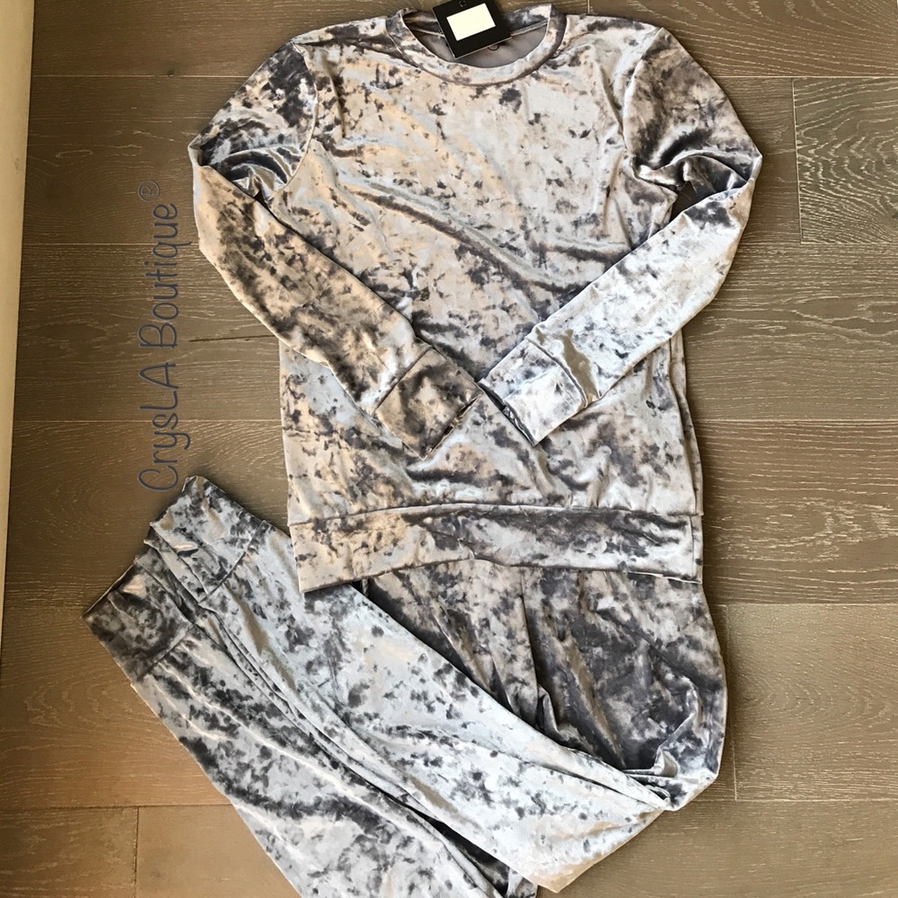 🎉SALE🎉✨ Crushed Velvet Set✨ - Picture 6 of 7