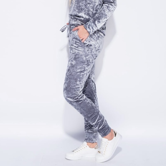 🎉SALE🎉✨ Crushed Velvet Set✨ - Picture 3 of 7