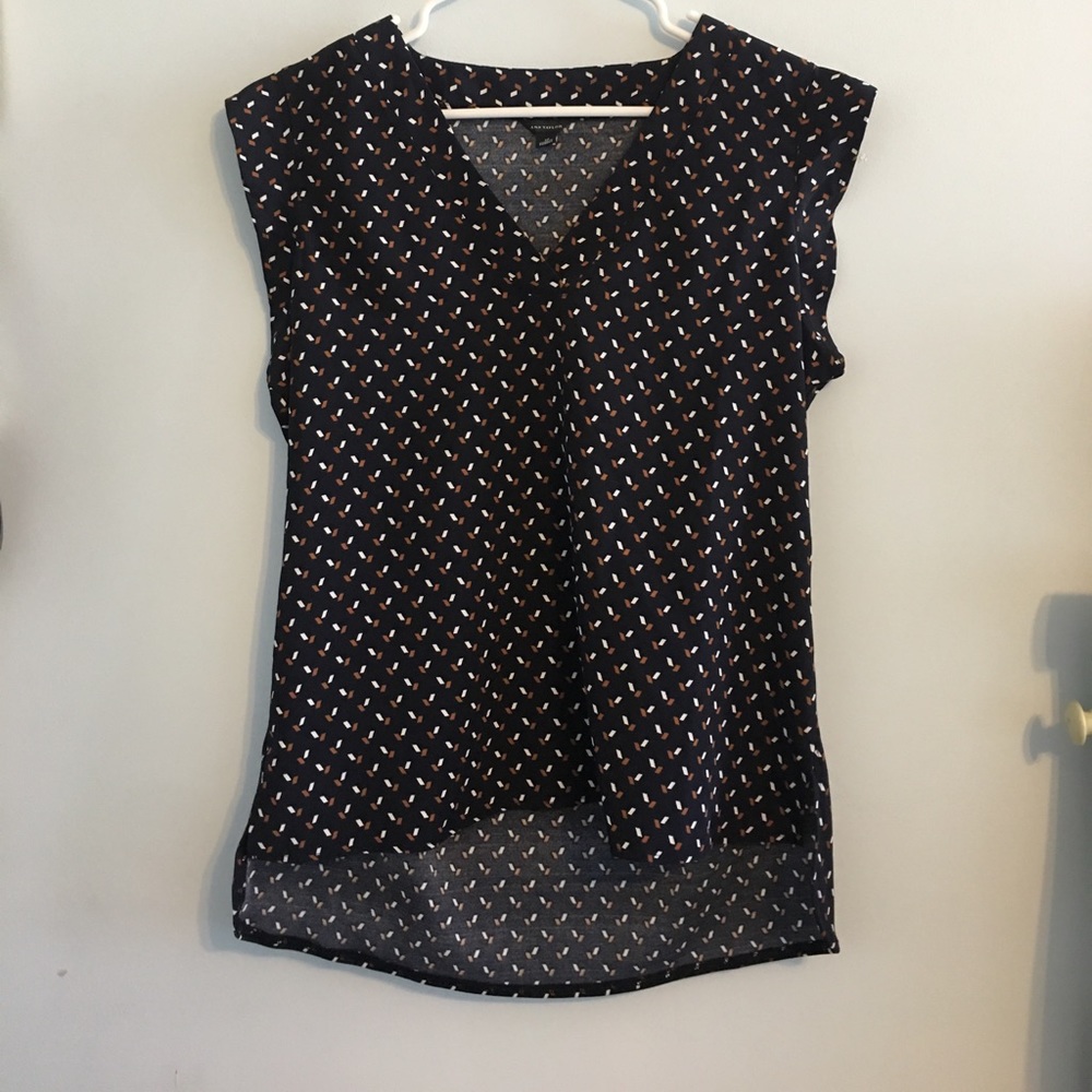 Ann Taylor patterned navy sleeveless top!