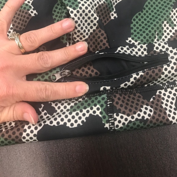 NWT size small Capri workout pant - Picture 4 of 4