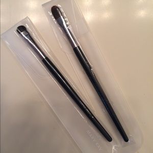 NEW - 2 Mary Kay makeup brushes