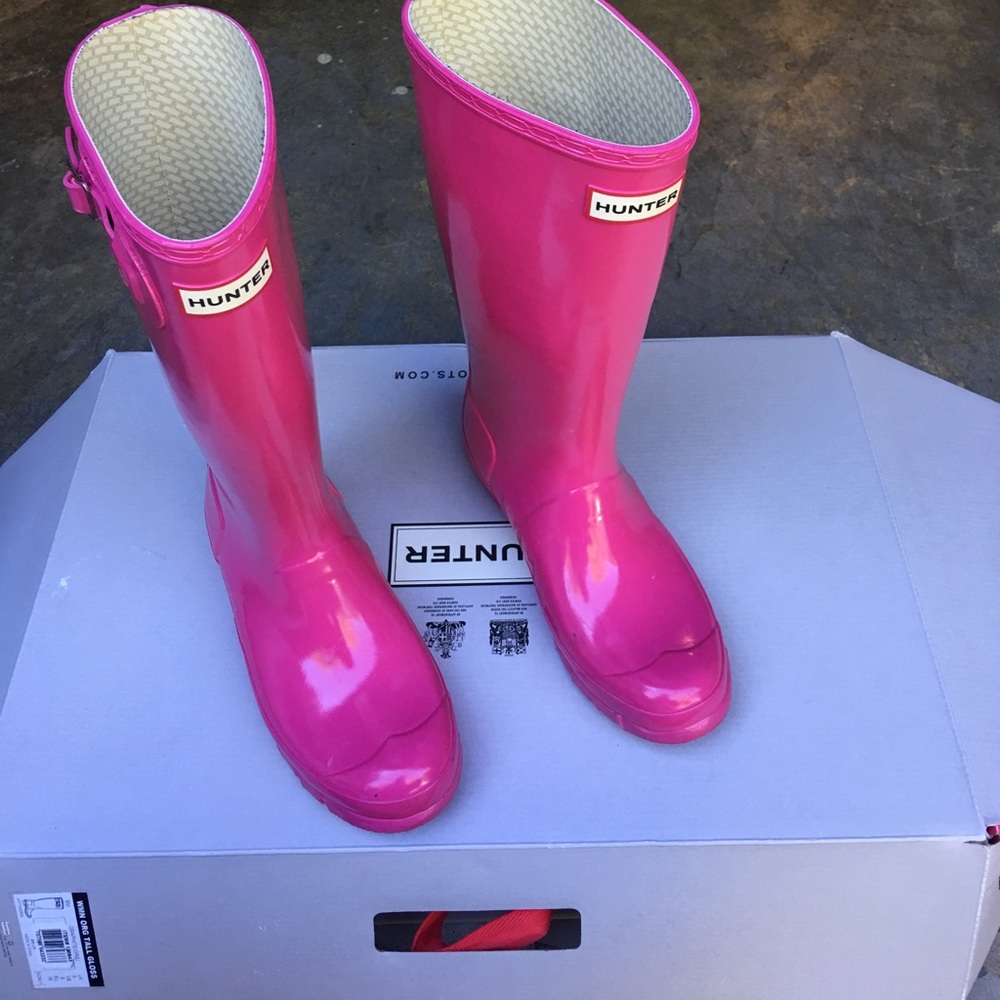 Women’s size 6 bright pink Hunter boots
