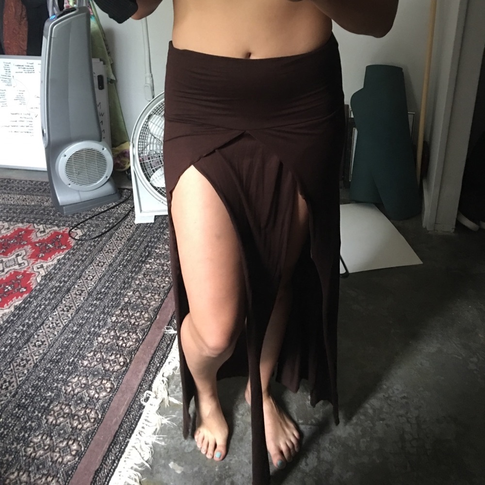 Brown flow skirt with slits