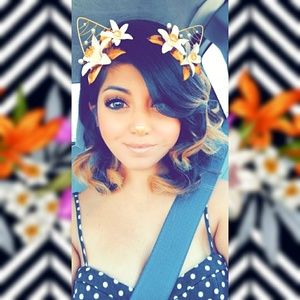 Meet your Posher, Violeta