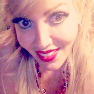 Meet your Posher, Carolina