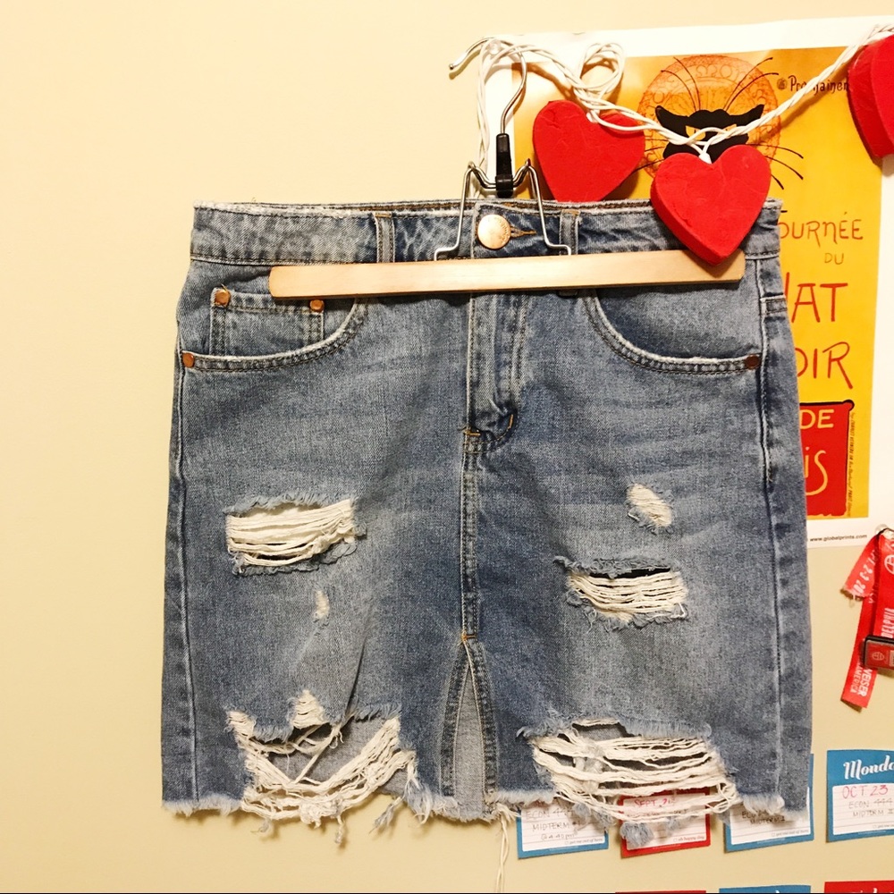 💙 ripped jean skirt 🏙