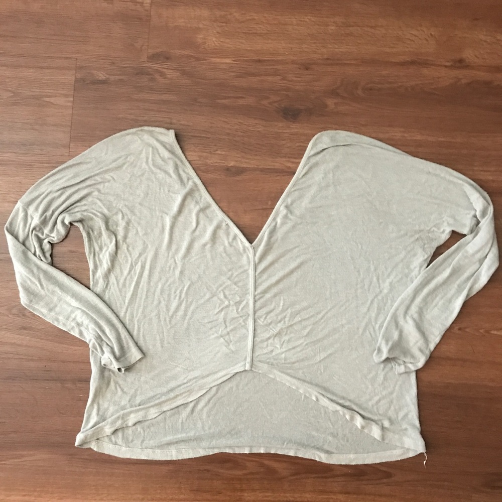 BRANDY MELVILLE TAUPE VNECK LONG SLEEVE TOP