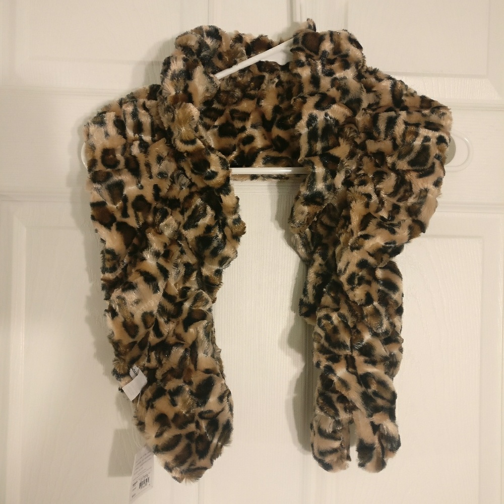 Croft and Barrow NWT Cheetah print scarf