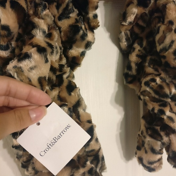 Croft and Barrow NWT Cheetah print scarf - Picture 3 of 4