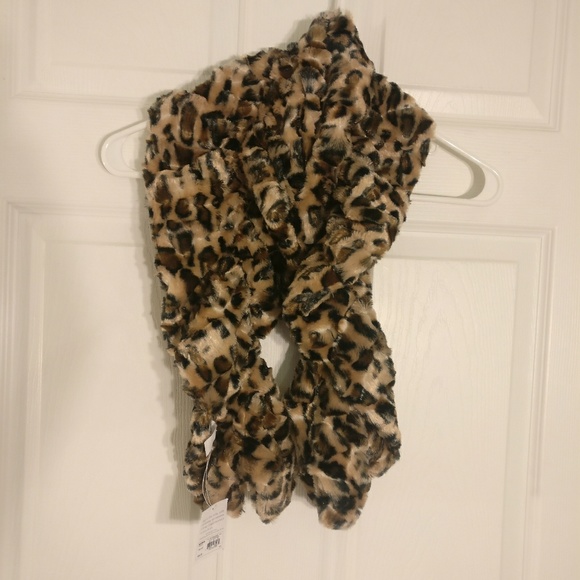 Croft and Barrow NWT Cheetah print scarf - Picture 4 of 4
