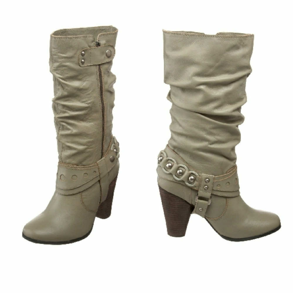 Grey boots. Unique style