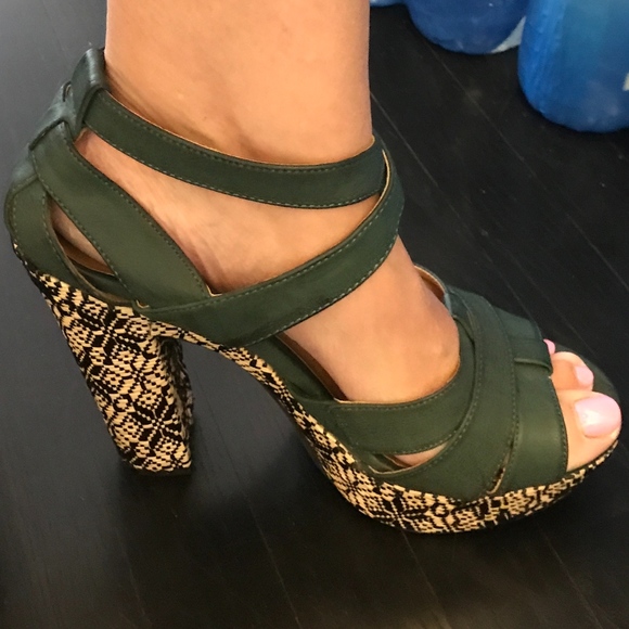 SOLD Stylish Qupid Wrap-Around Peep-Toe Platform - Picture 2 of 5