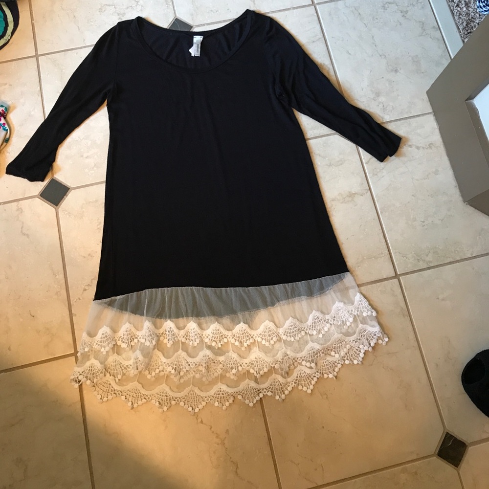 3/4 length black and lace tunic