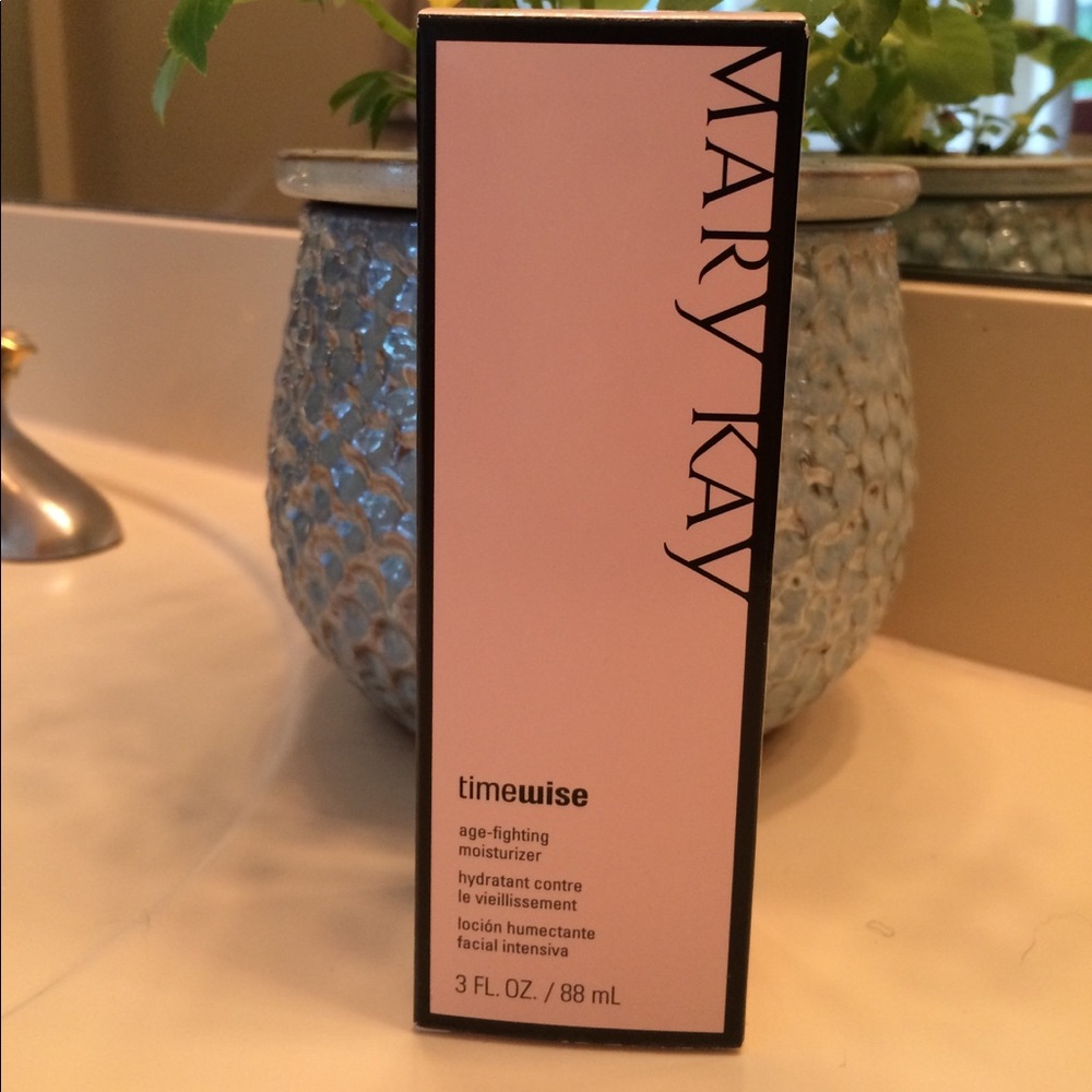 NIB - Mary Kay Timewise age-fighting moisturizer