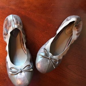 Metallic flats