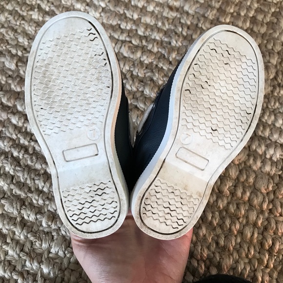 Toddler boy navy blue boat shoes - Picture 2 of 4