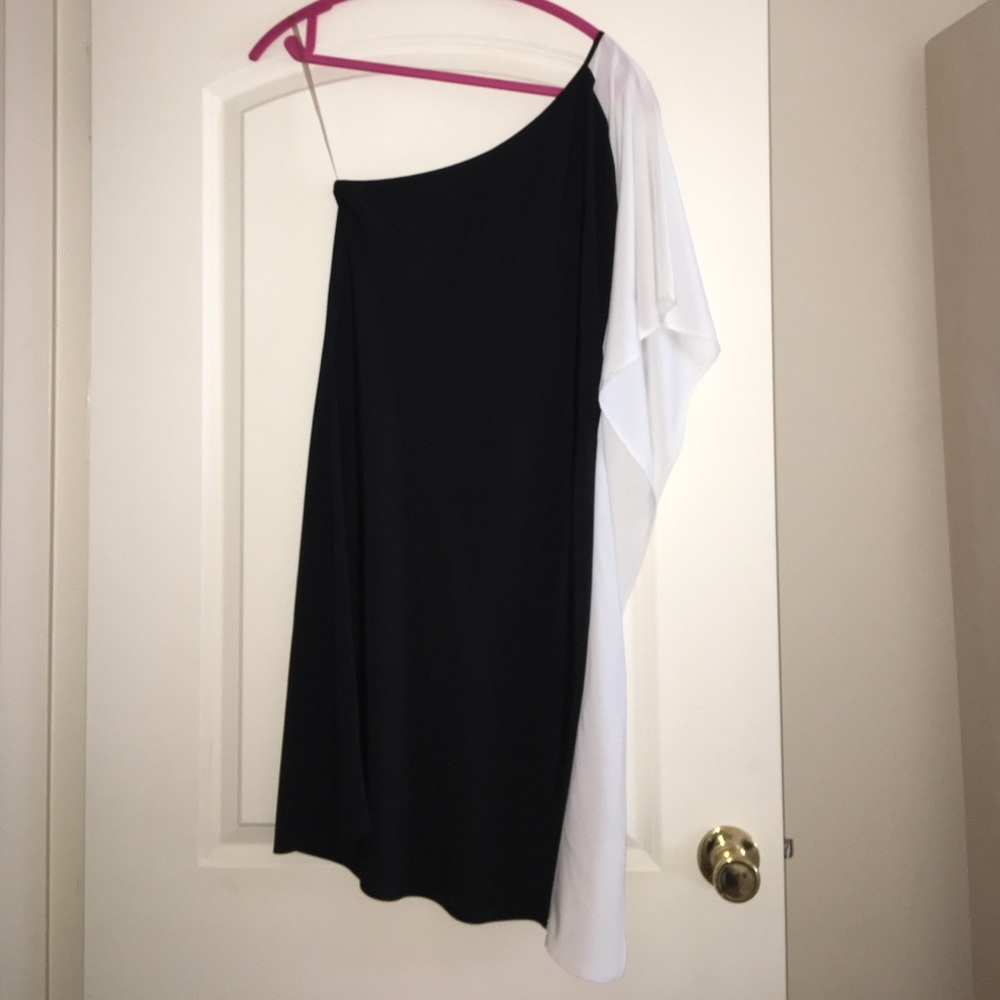 Aqua - Black/White one shoulder Dress