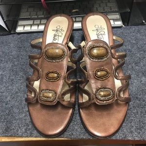 Pre owned sandals size 10M In very good condition