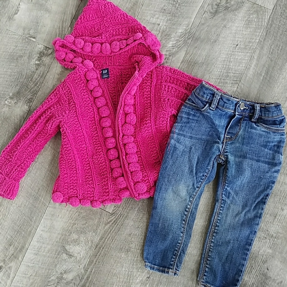 ❌SOLD❌🎀FLASH SALE🎀GAP Sweater and Jeans
