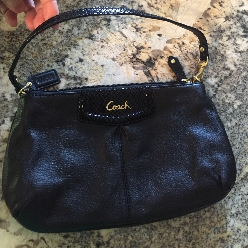 NWOT Coach leather handbag/wristlet. Black.