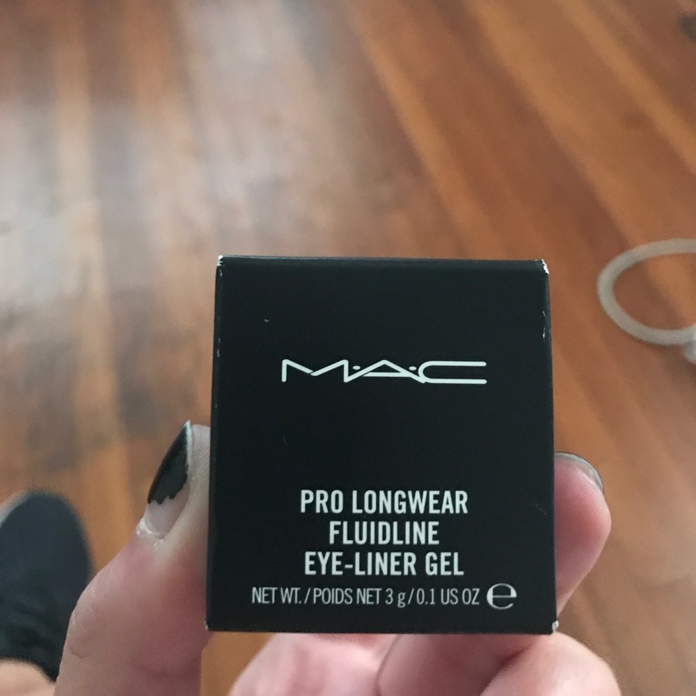 MAC blacktrack gel eyeliner