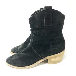 URBAN OUTFITTERS SUEDE BOOTIES