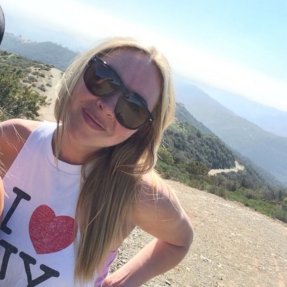 Meet your Posher, Claire - Picture 1 of 1