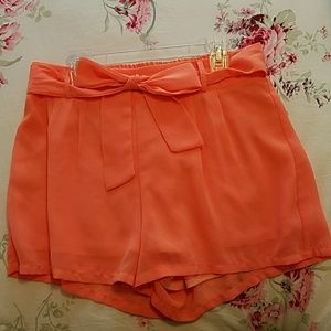 Shorts with bow
