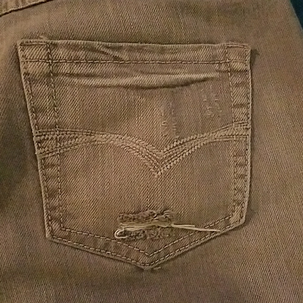 Red Rivet distressed jeans - Picture 4 of 4