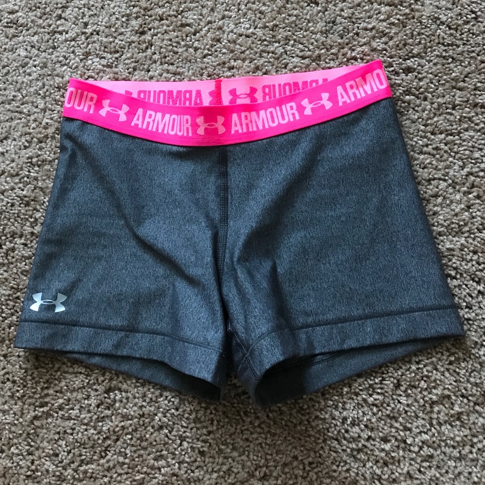 Women’s Under Armour heat gear compression shorts