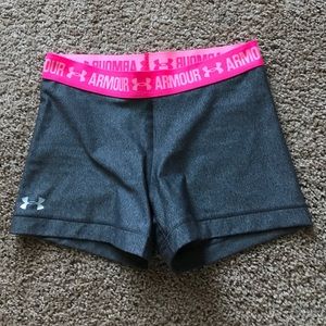 Women’s Under Armour heat gear compression shorts