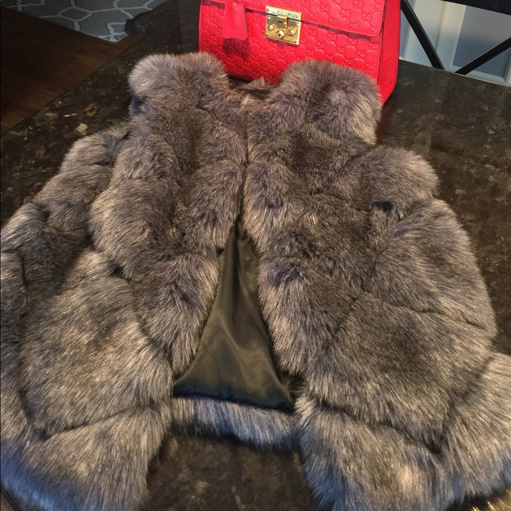 SOLD Faux fur vest size L